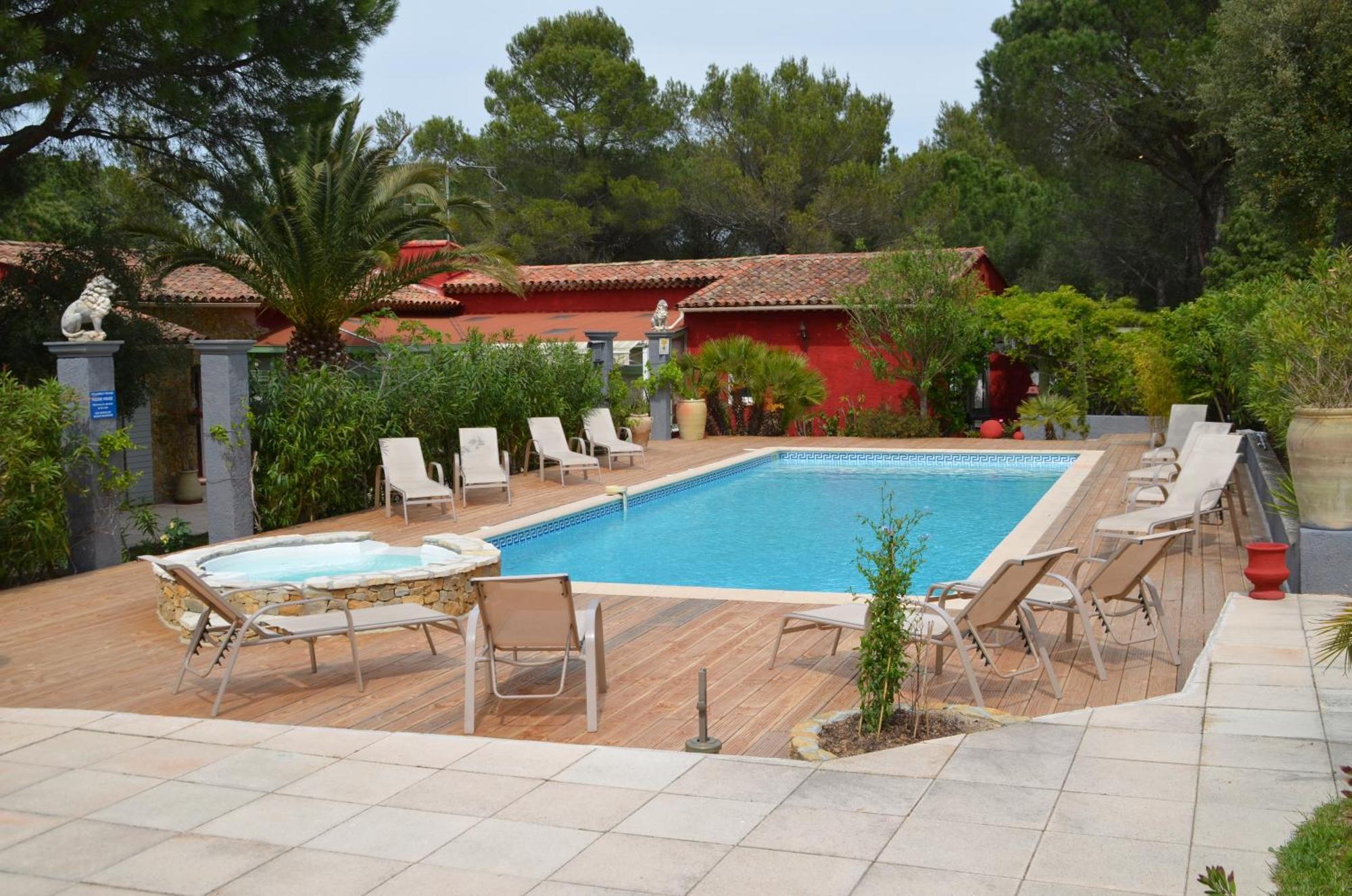 Les Mayombes Bed & Breakfast Roquebrune-sur-Argens Exterior photo