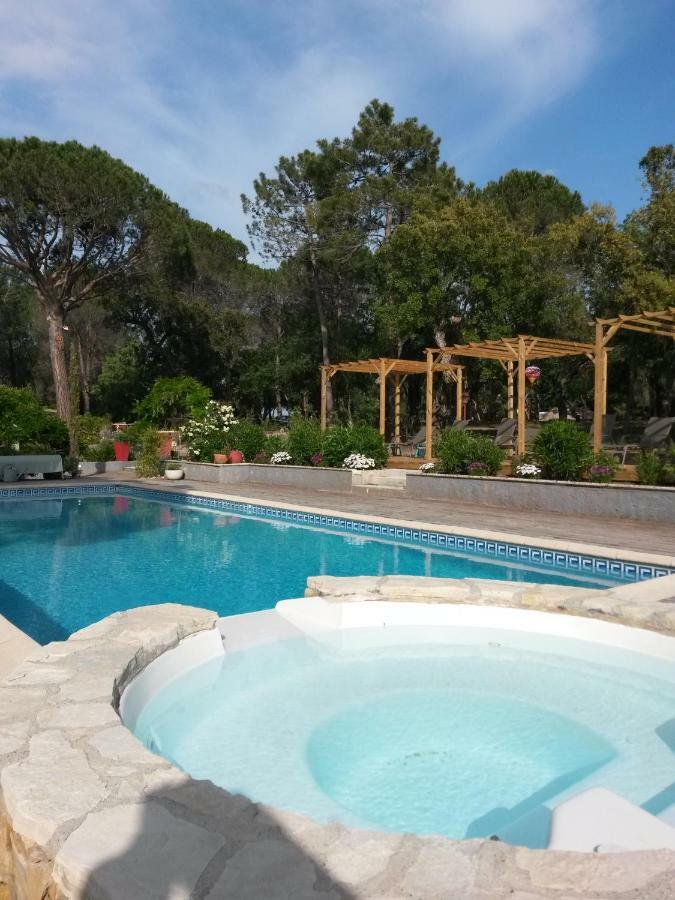 Les Mayombes Bed & Breakfast Roquebrune-sur-Argens Exterior photo