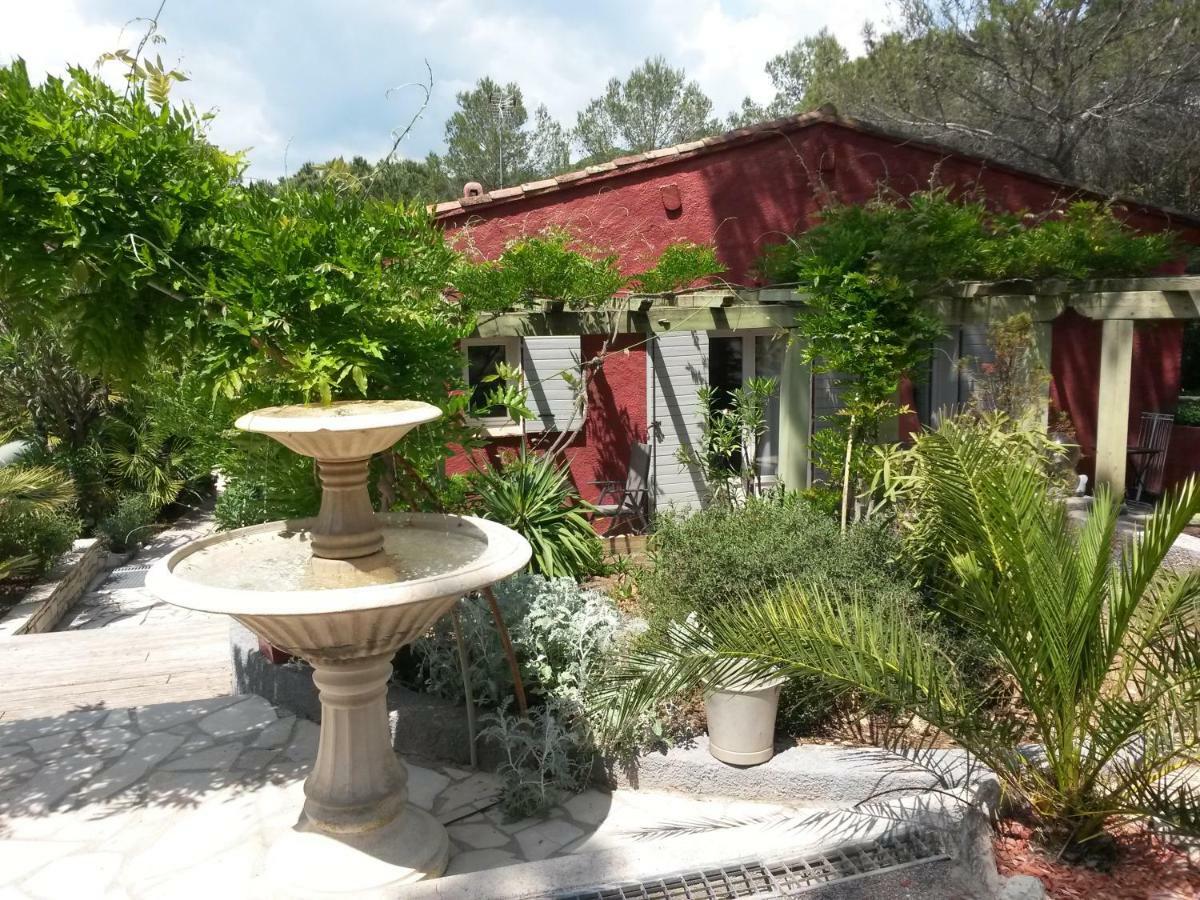 Les Mayombes Bed & Breakfast Roquebrune-sur-Argens Exterior photo